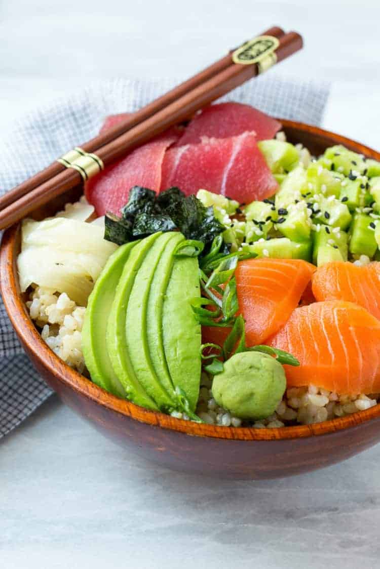 simple asian sushi recipe in wooden bowl 