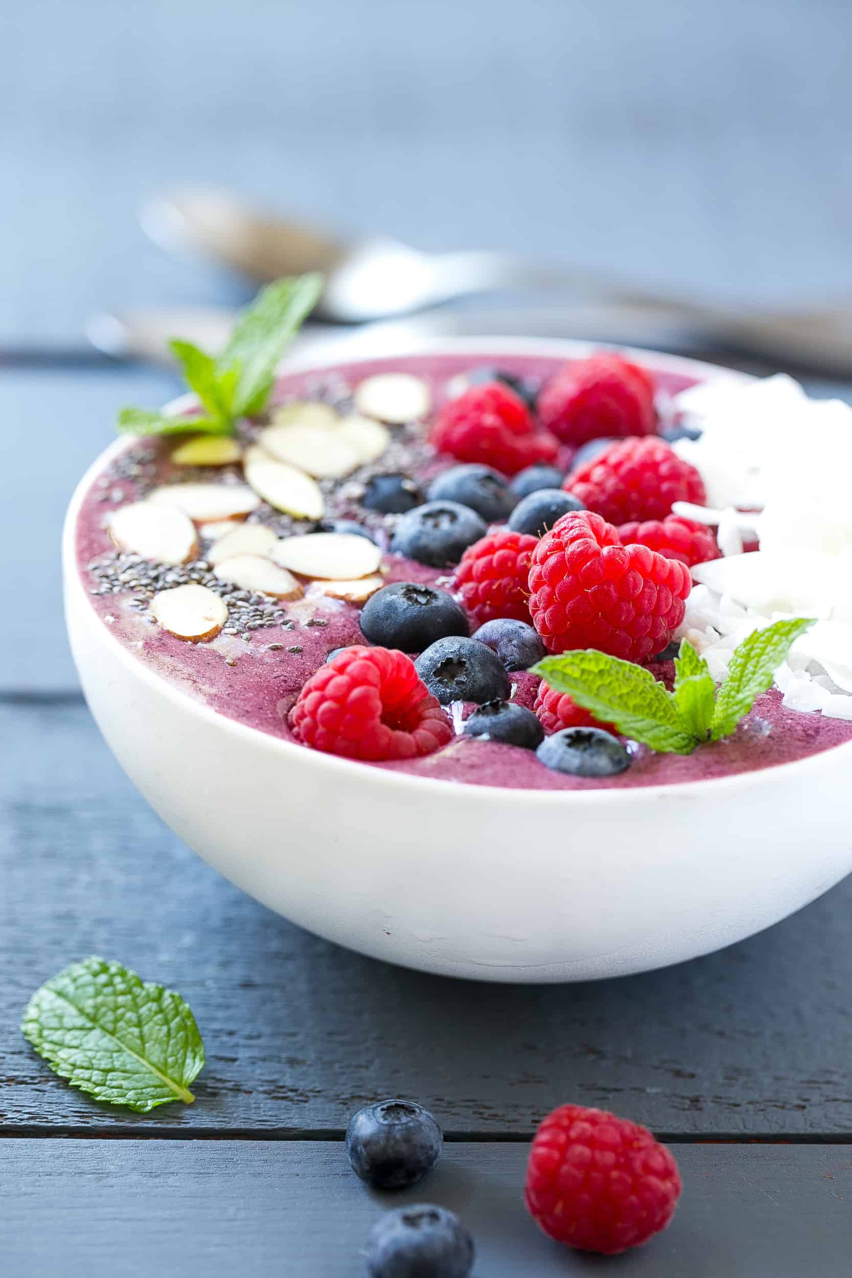 Oh So Berry Smoothie Bowl - Beautiful Eats & Things