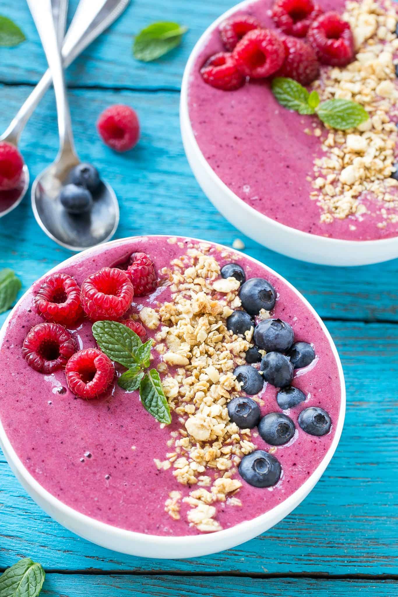 Raspberry Greek Yogurt Smoothie Bowl