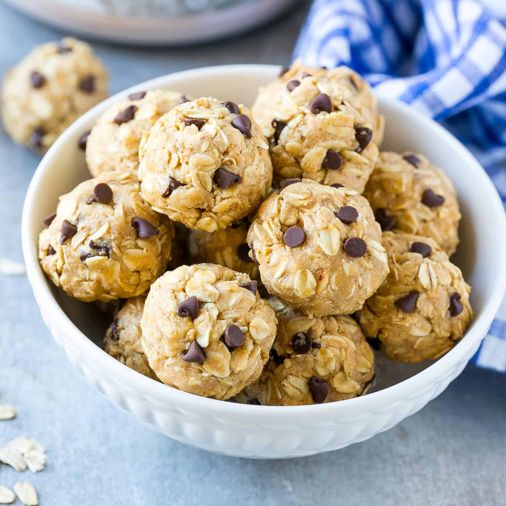 Protein Balls {With Oats and Chocolate Chips}