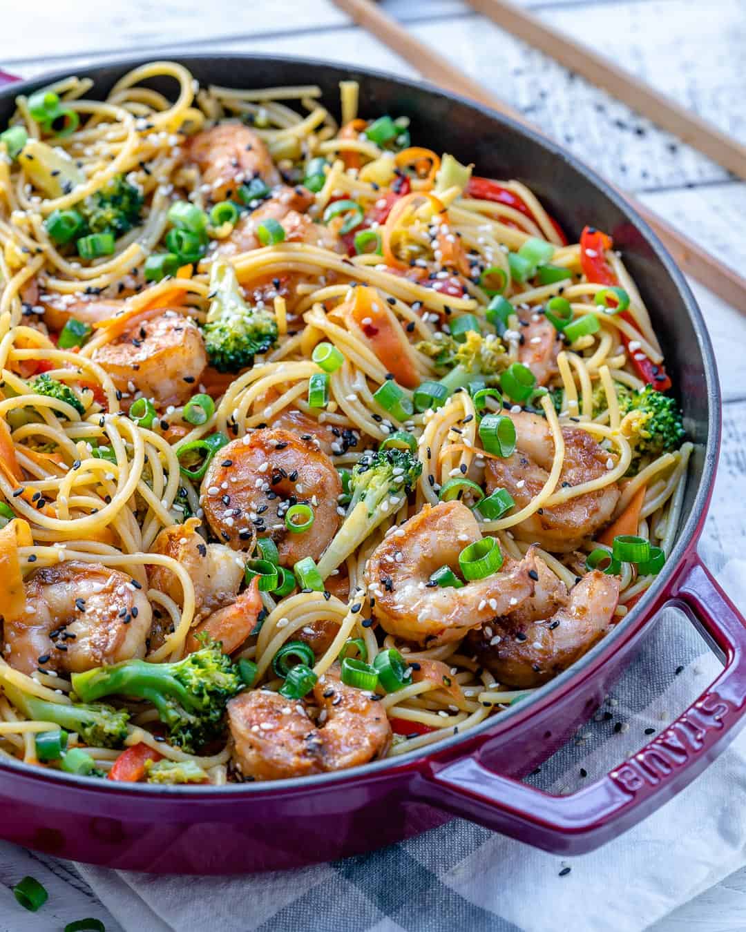 Shrimp stir-fry noodles