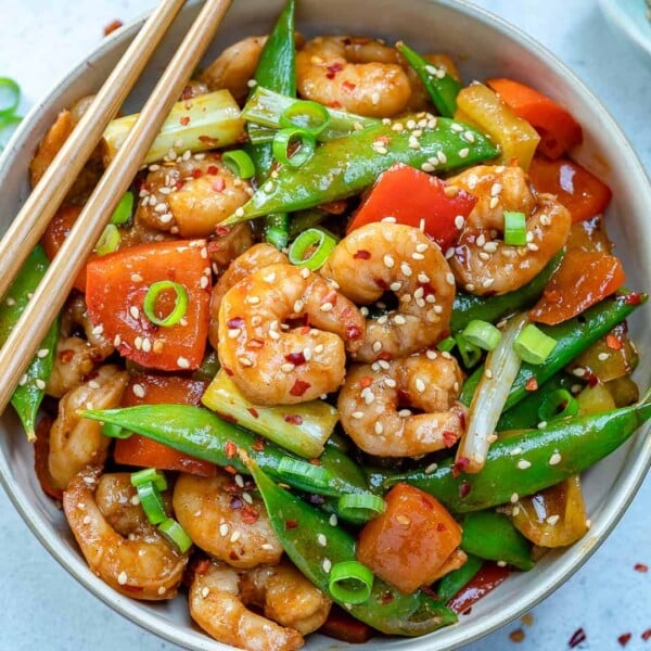 shrimp made with Szechuan sauce with veggies added to a round bowl.