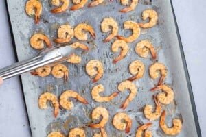 Shrimp broiled in a pan.