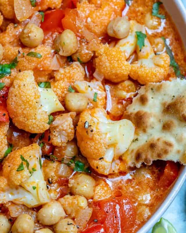 Creamy Chickpea Cauliflower Curry {VEGAN} | Healthy Fitness Meals