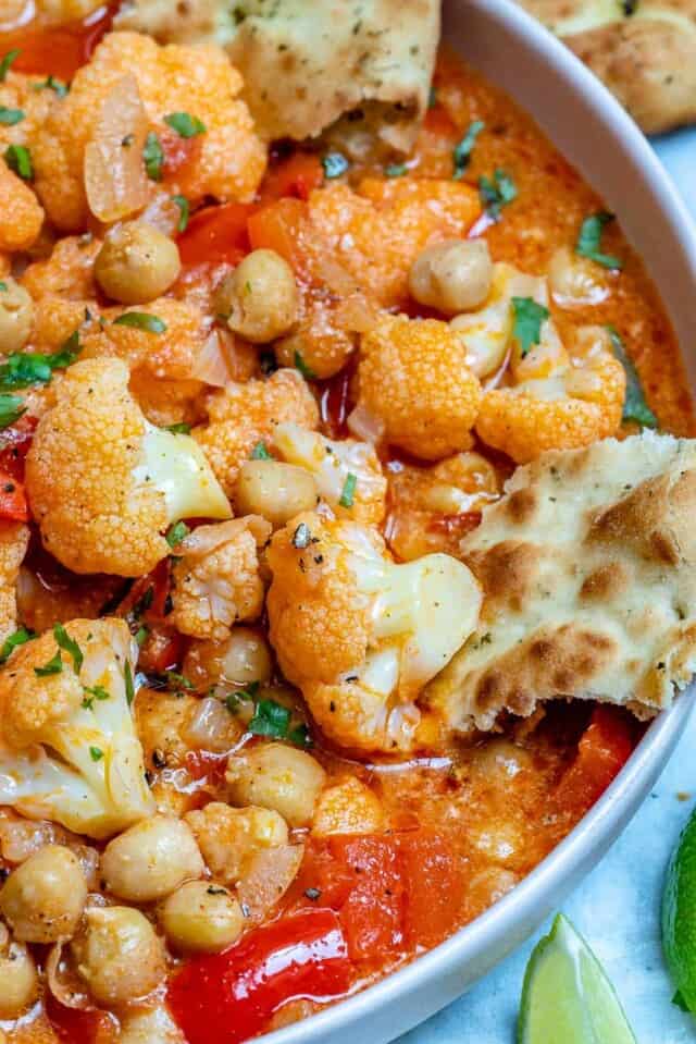 Creamy Chickpea Cauliflower Curry {VEGAN} | Healthy Fitness Meals