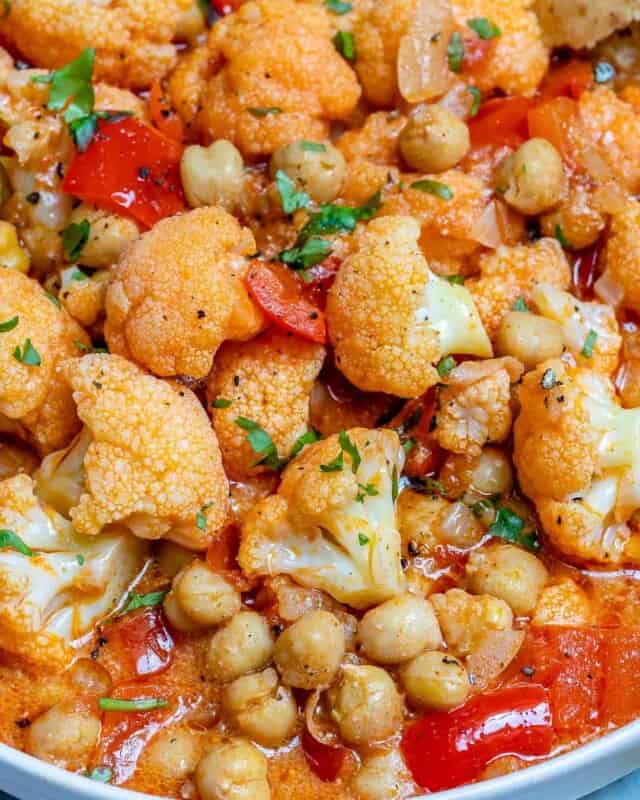 Creamy Chickpea Cauliflower Curry {VEGAN} | Healthy Fitness Meals