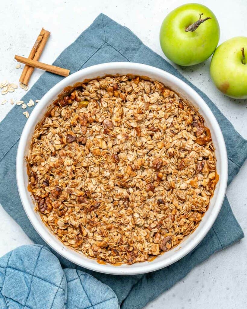 Easy Oatmeal Apple Crumble {Vegan} | Healthy Fitness Meals