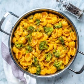 vegan macaroni and cheese with broccoli in a round skillet.