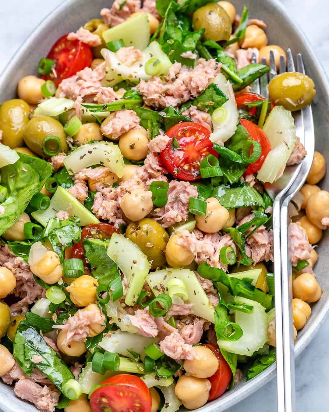 easy chickpea salad with tuna 