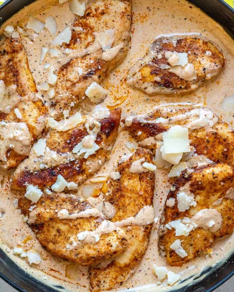 close up creamy chicken