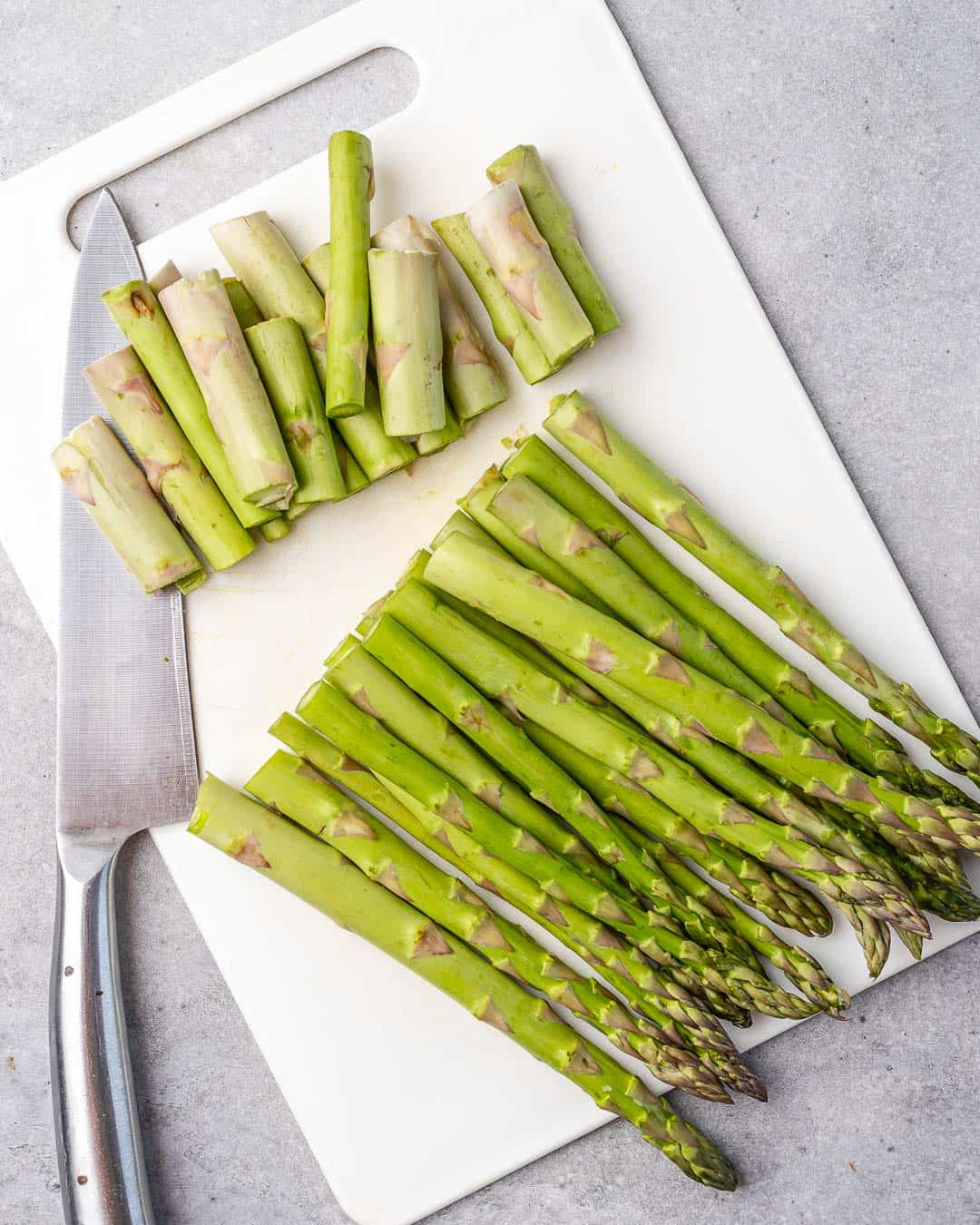 asparagus on white platter with ends trimmed out