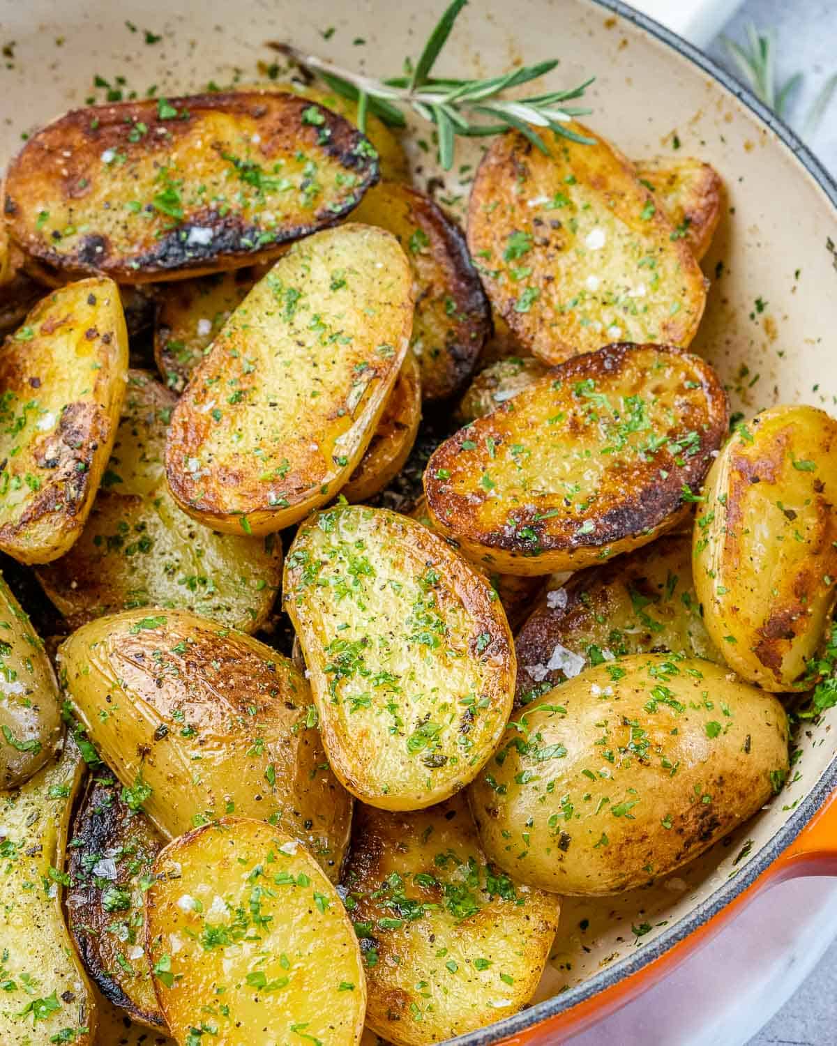 Garlic Roasted Potatoes Skillet - Healthy Fitness Meals