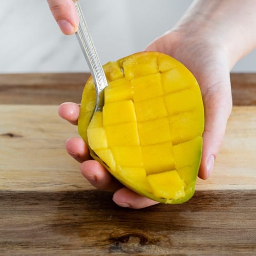 How To Properly Cut a Mango | Healthy Fitness Meals