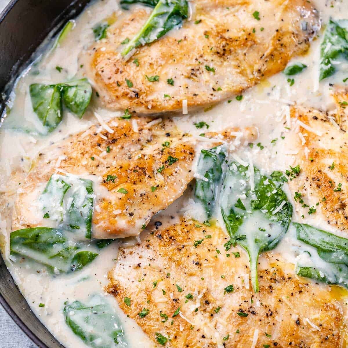 chicken florentine in pan