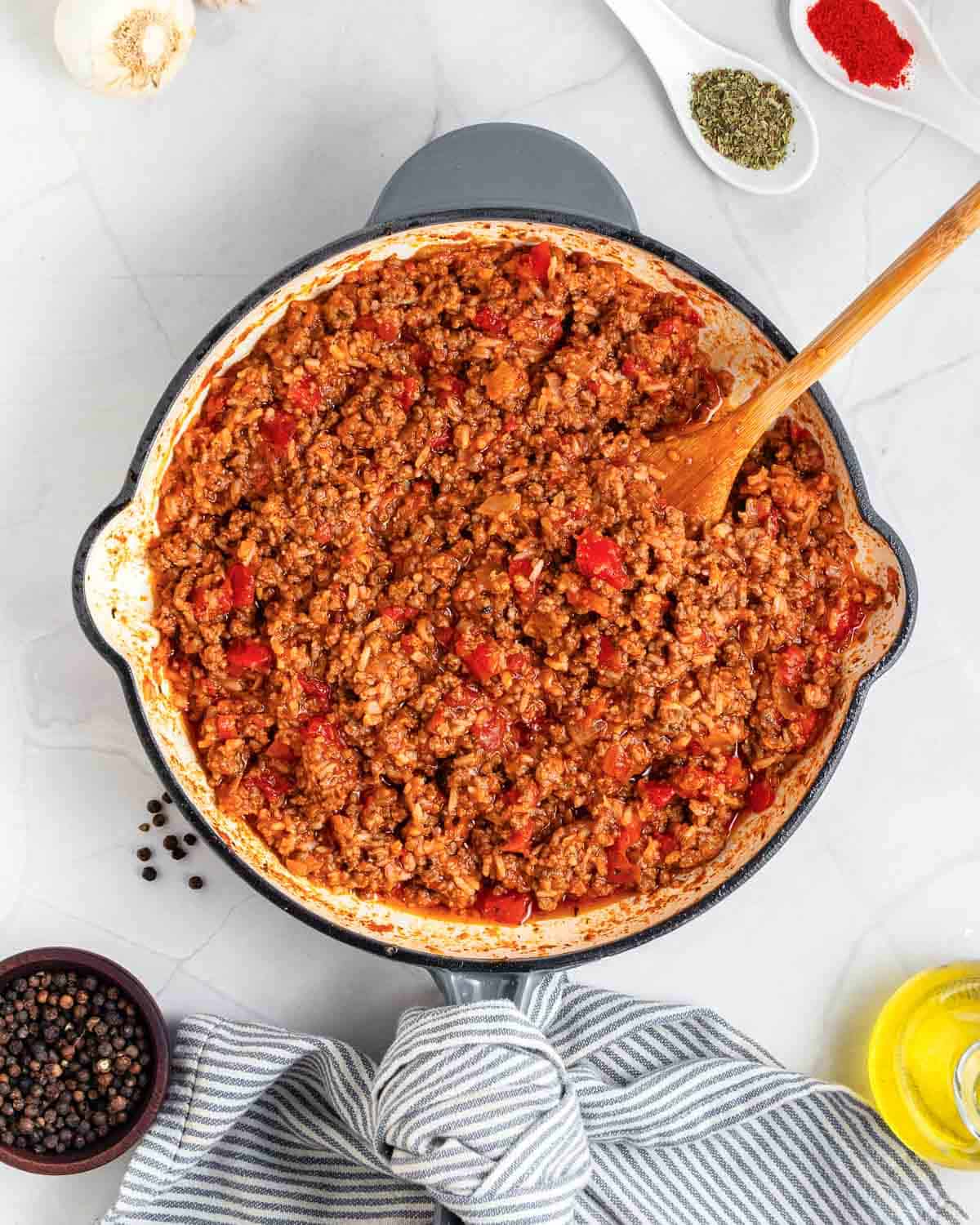 beef and rice stuffing cooked in a pan.