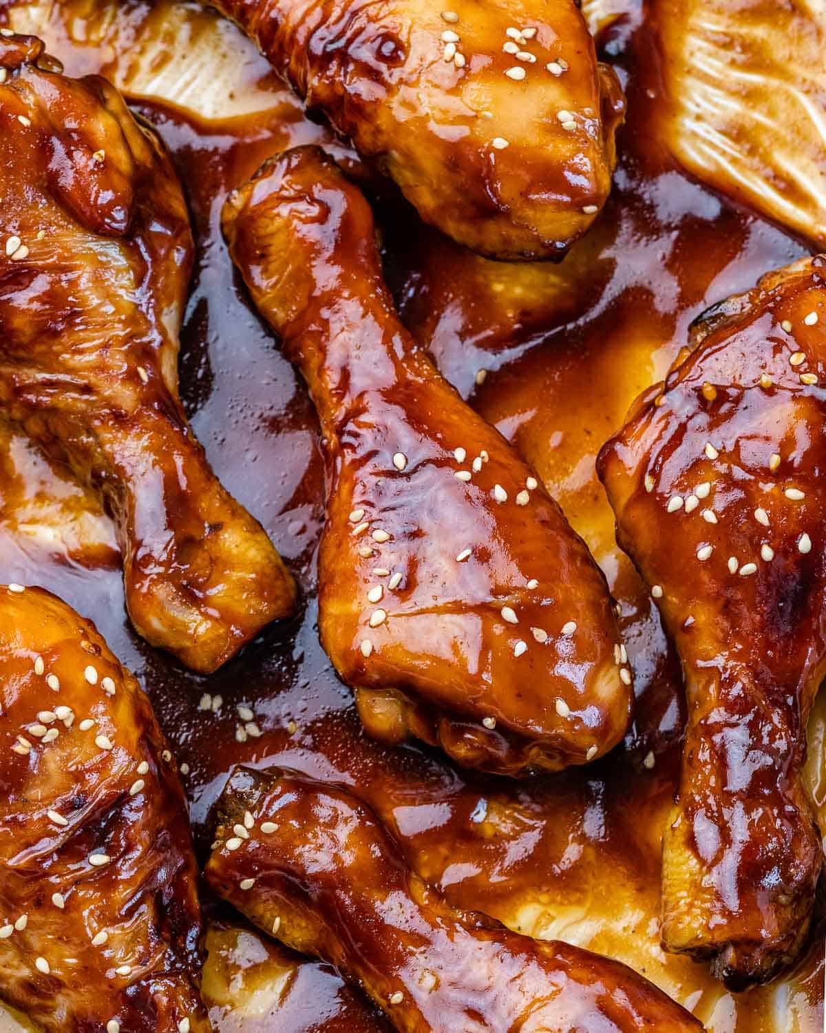 honey baked drumsticks in baking dish.