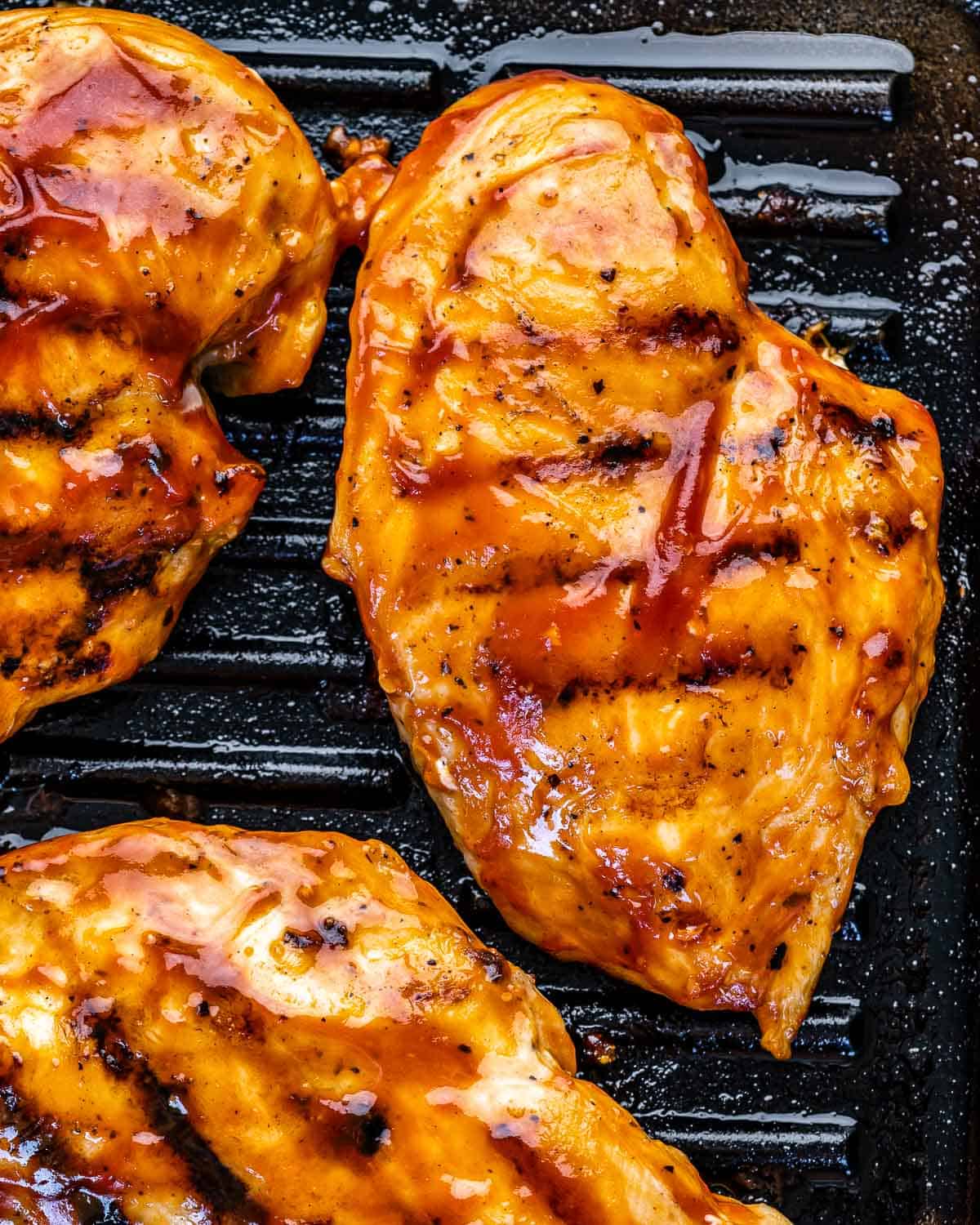 top view of bbq chicken on grill pan with barbecue sauce 