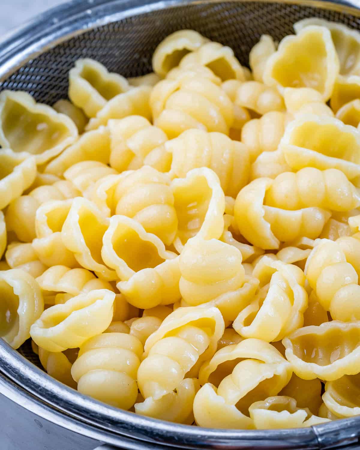 cooked pasta in mesh container