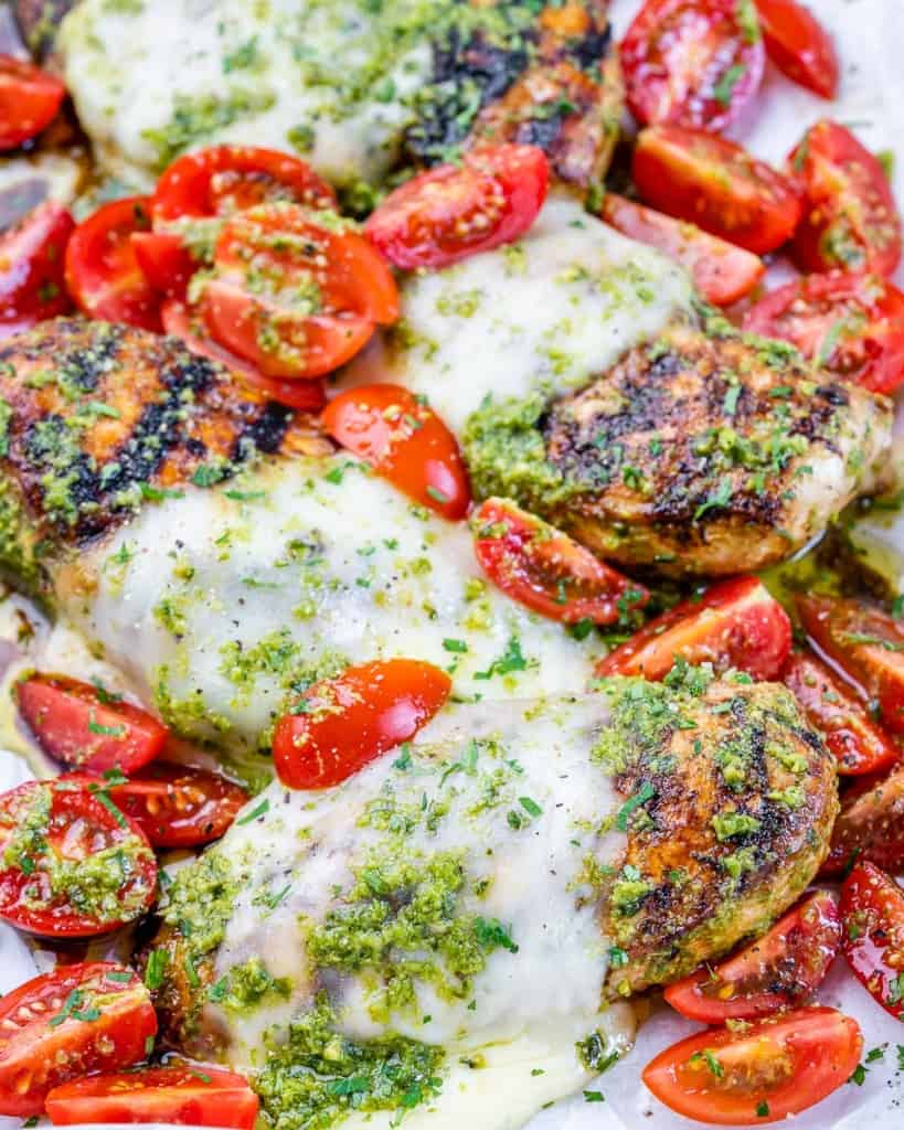 Grilled chicken topped mozzarella, pesto and tomatoes.