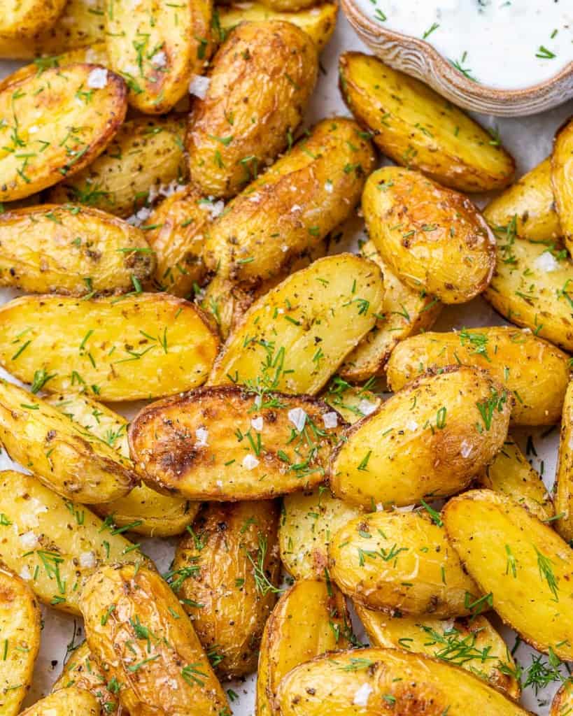 Potato wedges seasoned with dill.