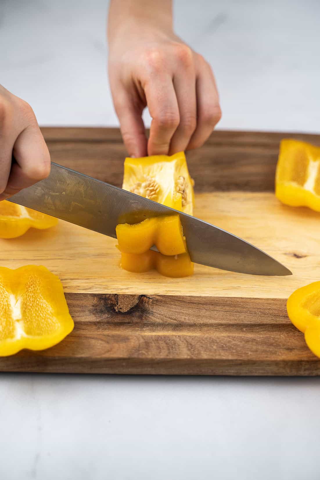 how to cut a bell pepper with a knife 