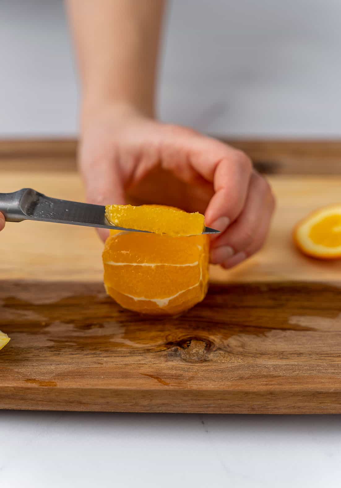 slicing the orange with knife 