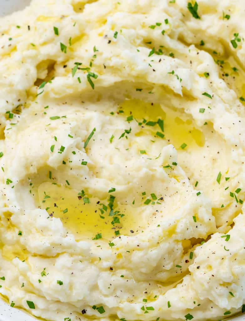 Vegan mashed potatoes drizzled with olive oil.