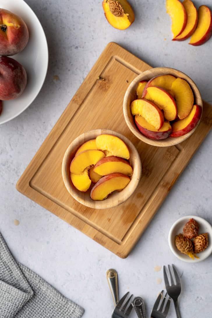 two bowls filled with peaches 