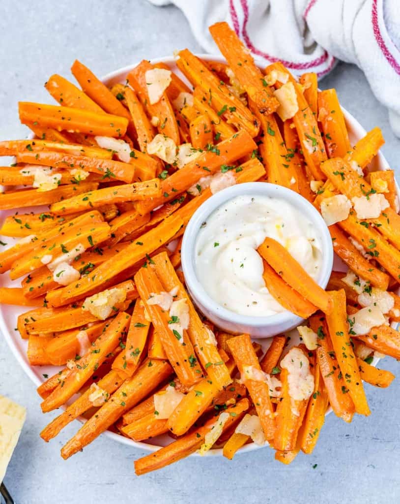 Carrot fries served with dipping sauce.