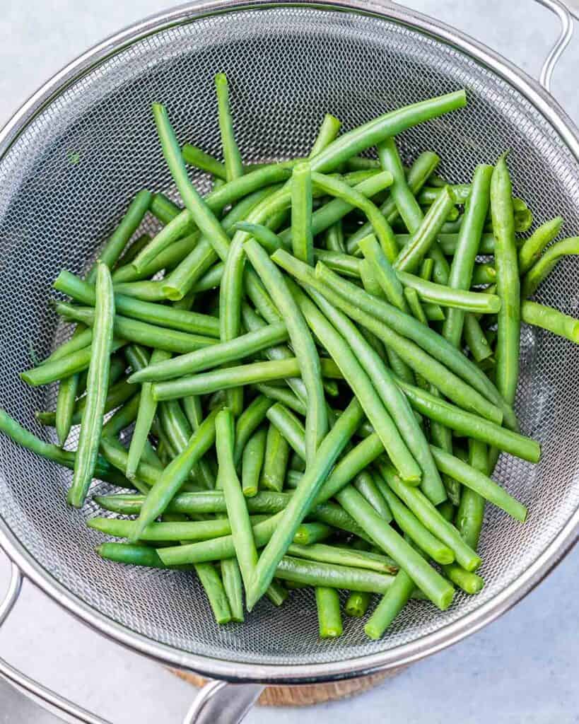 green beans blanched in a collander 