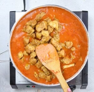 chicken added in the indian butter sauce.