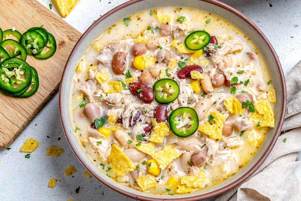 A round bowl with white chicken chili.