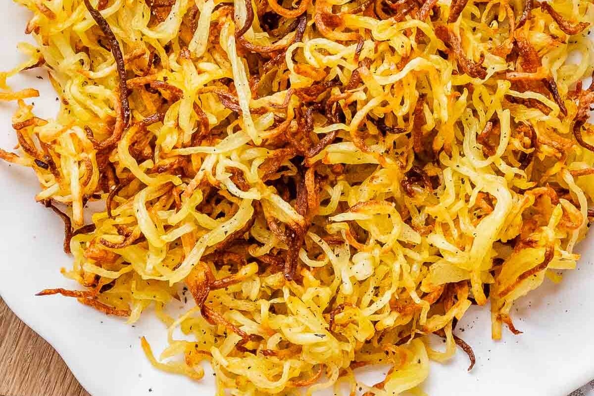 air fryer hash browns on a plate.