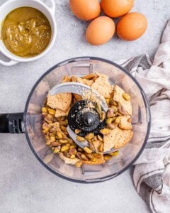 blending graham crackers for cheesecake crust