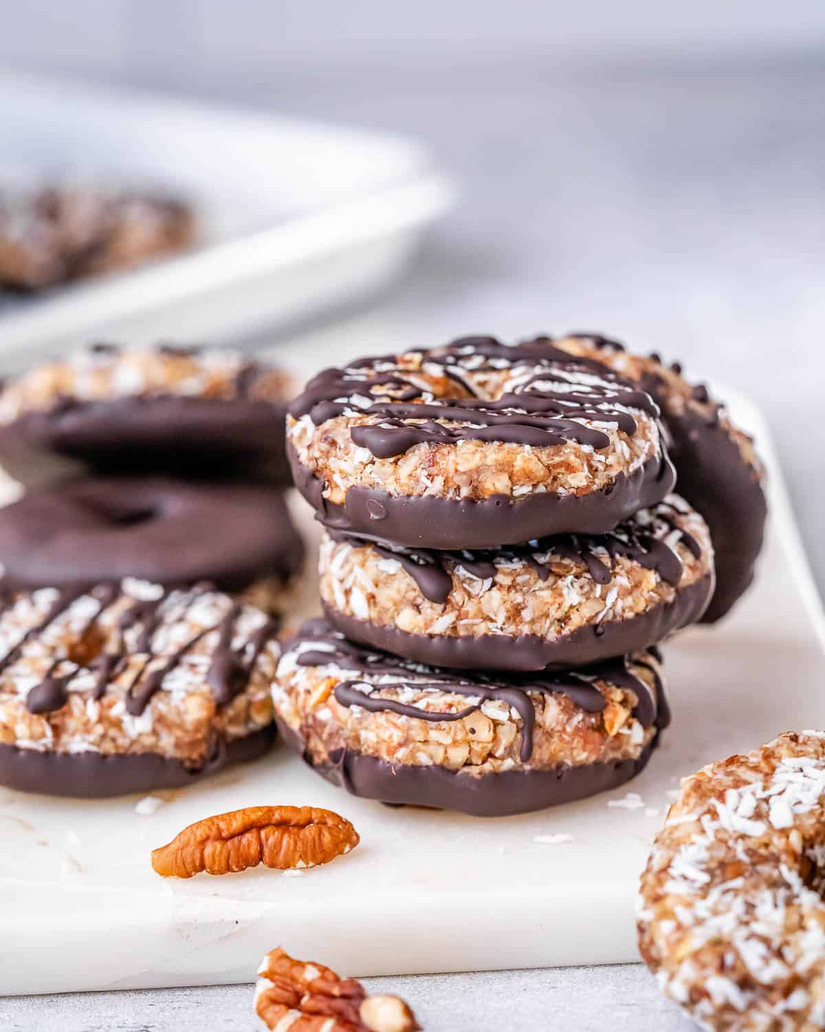 3 cookies stacked over each other.