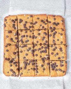 cookie bars baked and cut into 16 pieces.