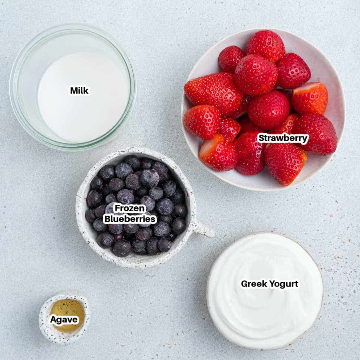 strawberry blueberry smoothie ingredients.