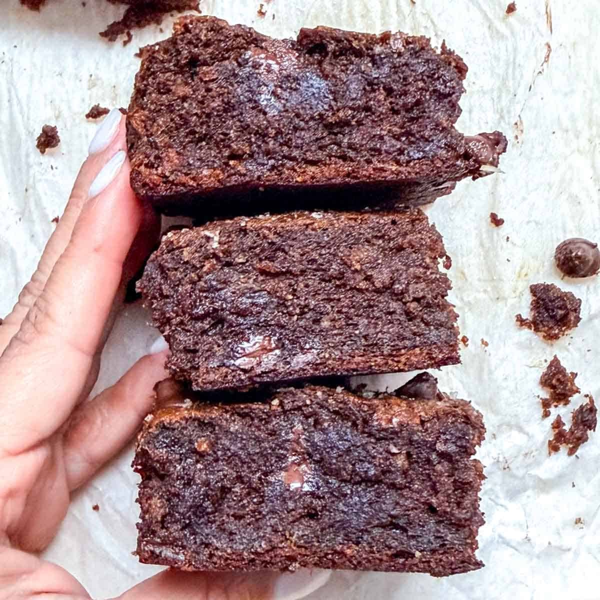 3 brownie square bars.
